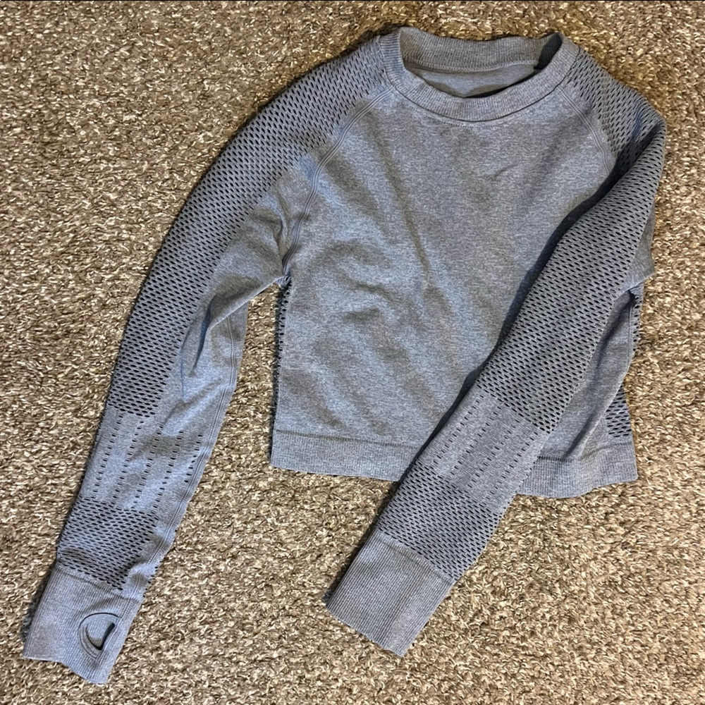 Pastel purple workout set // long sleeve top + leggings with cutout details